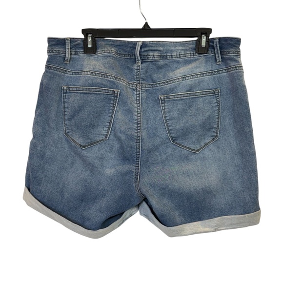 Lane Bryant Blue Jean Cuffed Leg Short Shorts - Picture 2 of 13